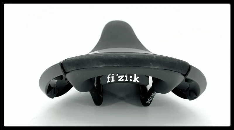 Fizik Aliante R1 Mens carbon Regulat Road Saddle 141 mm Black-3